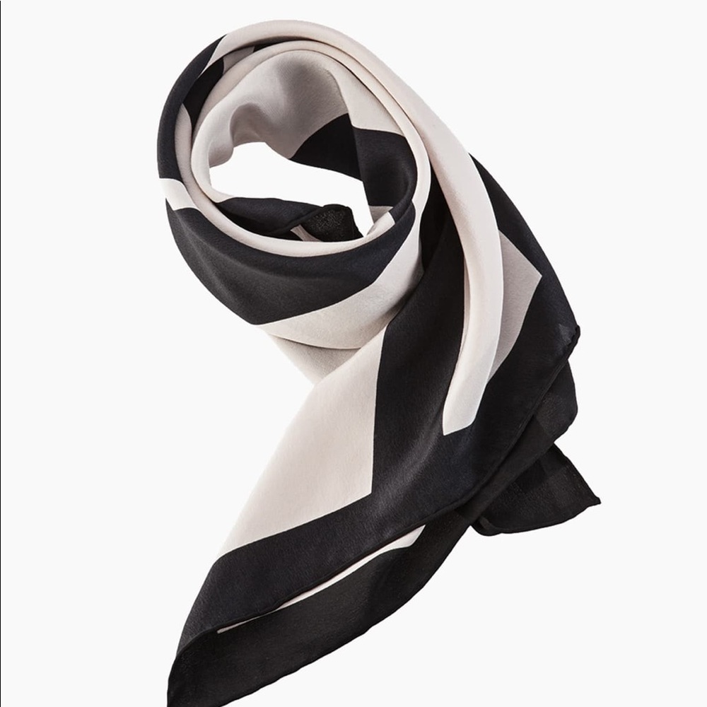 MM LaFleur monogram scarf
